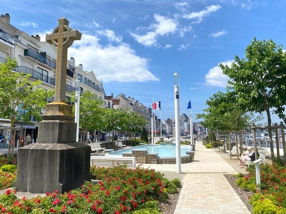 Detente Et Vue Sur Le Port Au Pouliguen Ле Пулиген Екстериор снимка